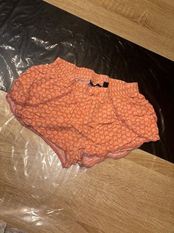Short fille