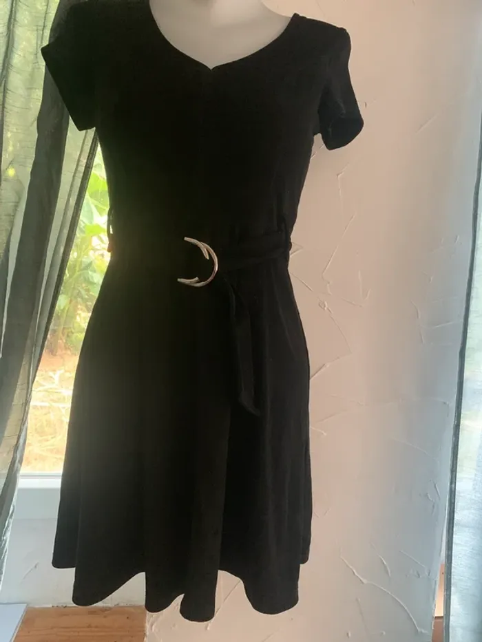 Robe noire col V Tally weijl taille M effet daim - photo numéro 2