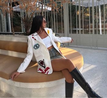 Veste blazer blanc avec motifs