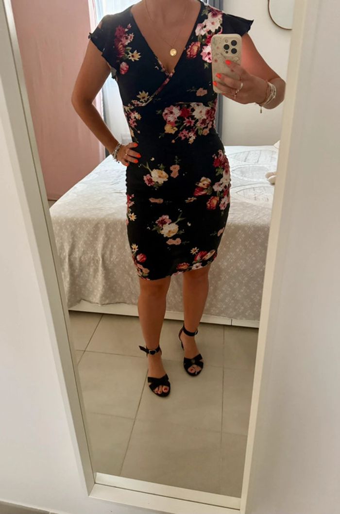 Robe d’été cintrée noire fleurie SHEIN taille M