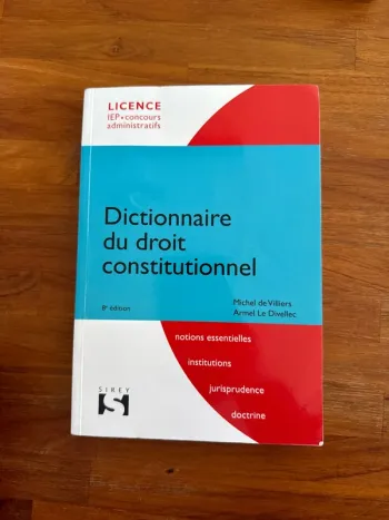 Livre, dictionnaire du droit constitutionnel