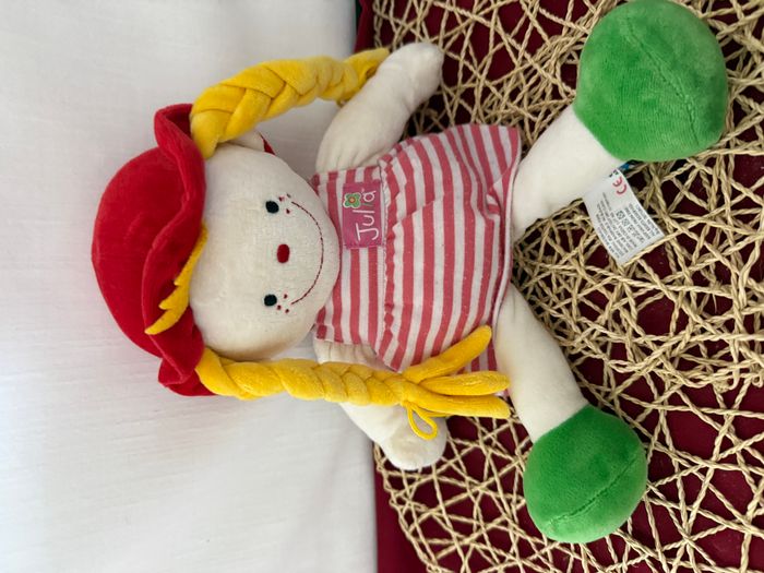 K s KIDS Poupee doudou Julia tresses jaunes chapeau rouge - photo numéro 4