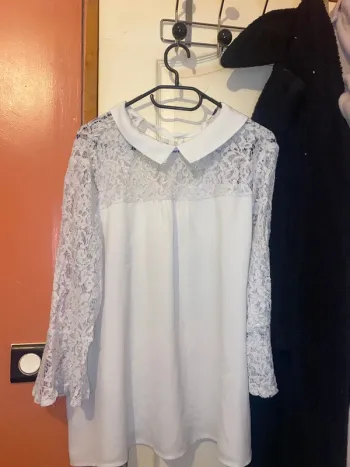 Blouse blanche à dentelle