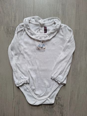Body col volant