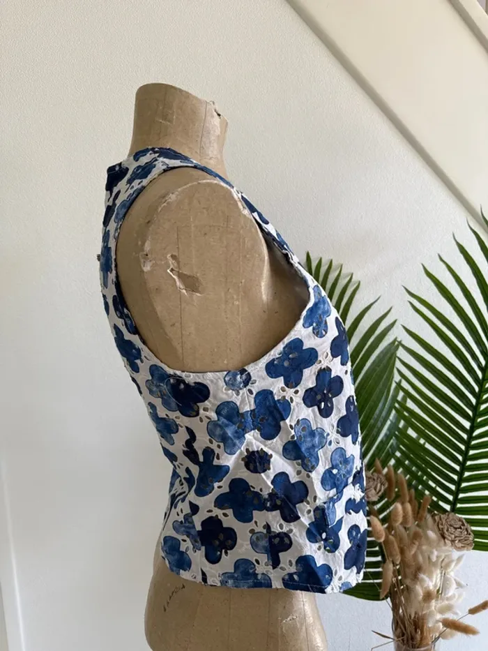Très beau gilet sans manches  à fleurs 36/38 - photo numéro 3