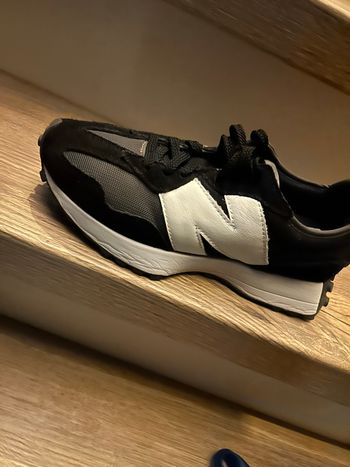 Chaussure New balance 327 pointure 40,5