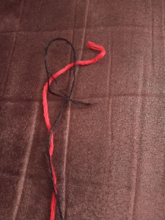 Lot de 9 Pelotes Fantaisies Noir et Rouge (570g) - photo numéro 4