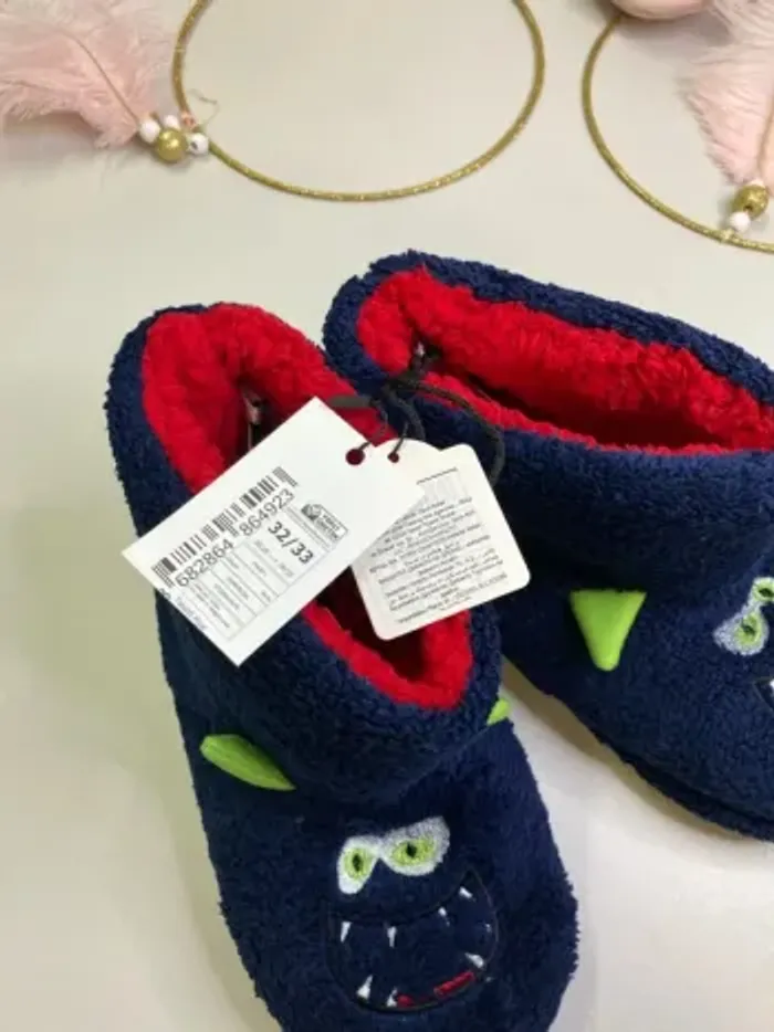 Chaussons chaud garçon (neuf) - Taille 32/33 - photo numéro 2