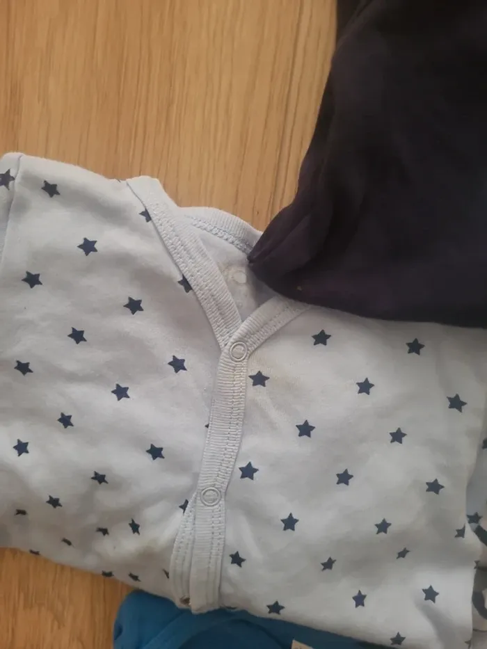 Lot pyjamas et bodies 6 mois - photo numéro 3
