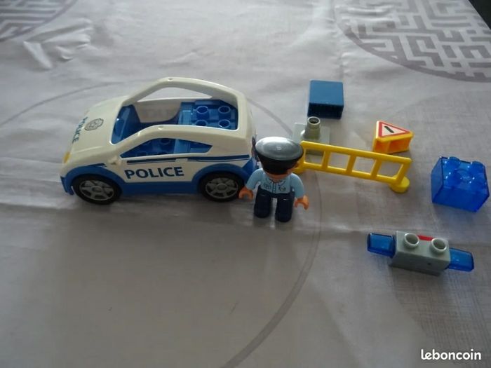Lego Duplo
 Voiture de Police - photo numéro 6