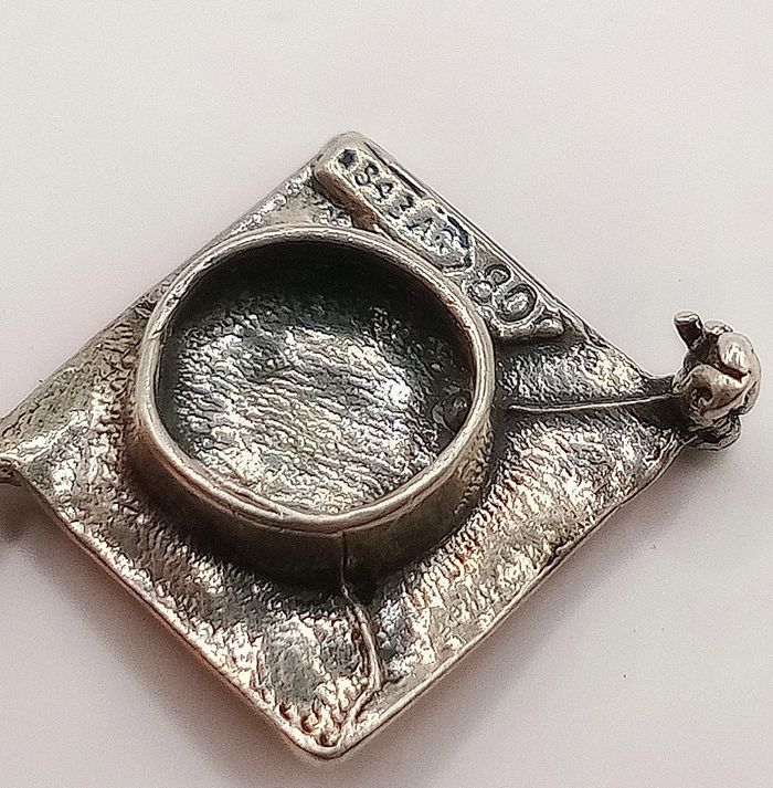 Ciondolo x collana vintage argento 925 smaltato anni  '40/'50 tocco cappello laurea università regalo - photo numéro 6