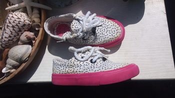 Chaussures blaches et roses nini & girls