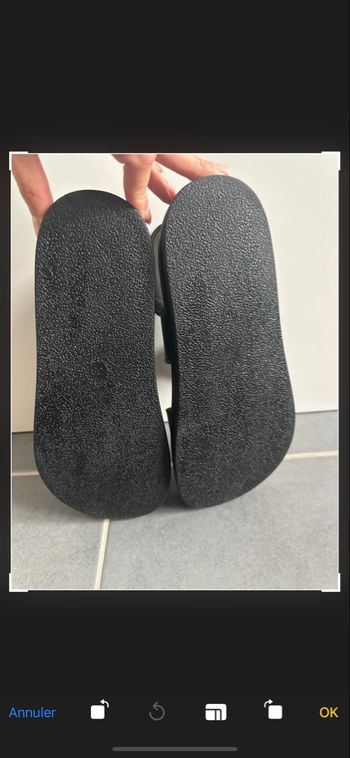 Sandales en cuire noire neuve 