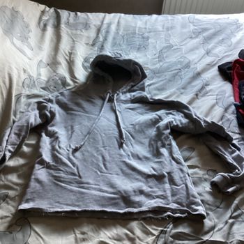 Pull fille gris à capuche 10ans