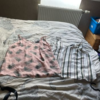 Lot de 2 débardeurs taille 42