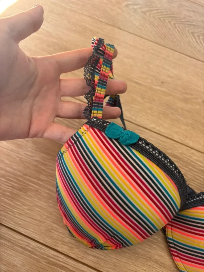 soutien gorge undiz arc en ciel avec rembourrage taille 90C - photo numéro 2