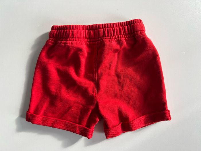 Lot t’shirt Zara et short Obaïbi 6 mois très bon état - photo numéro 7