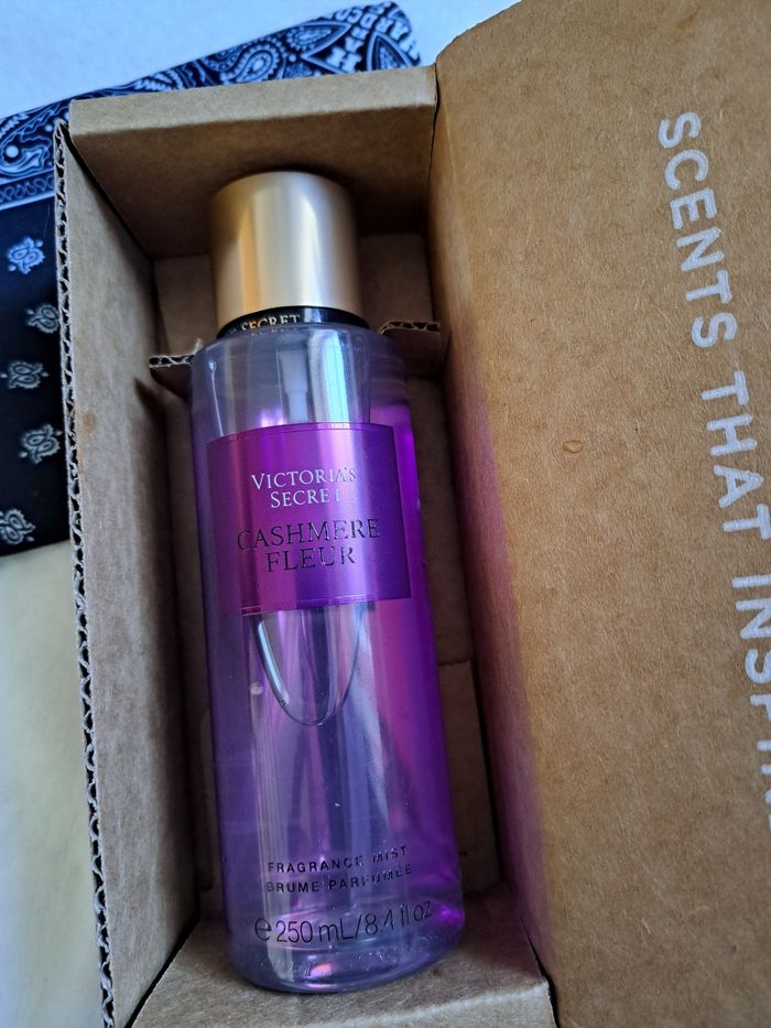 Brume parfumée Victoria's Secret neuve Cashmere Fleur. Exclusivité USA. - photo numéro 3