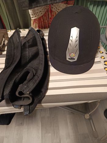 Bombe équitation avec guêtres 2 tailles 54/56 et 56/58 prix unitaire 20€