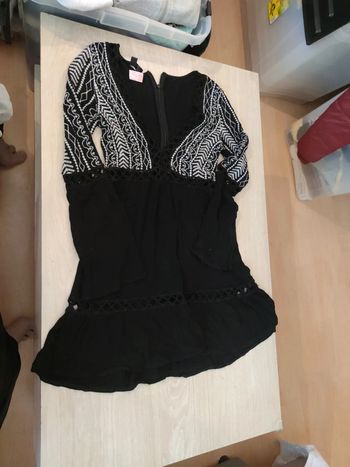 Robe tunique noir brodé 32 ou 12 ans