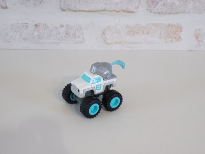 Monster Trucks - Knight Truck - Chevalier - Les monstres Machines (J5)