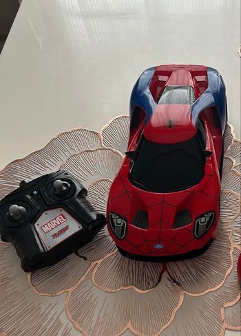 Voiture télécommandée Spiderman