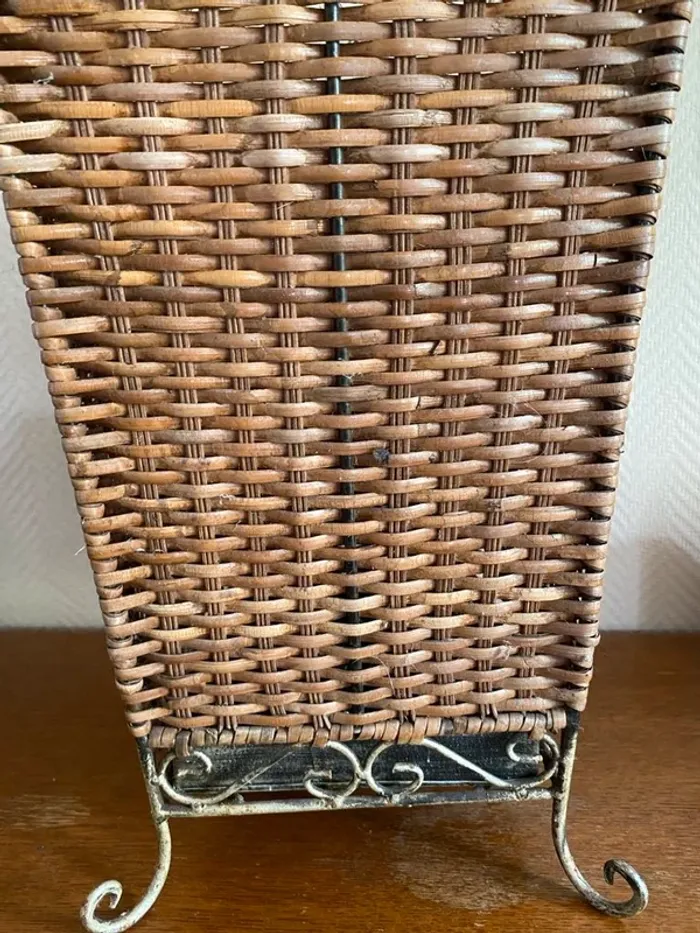 Porte parapluie en fer et osier - photo numéro 3