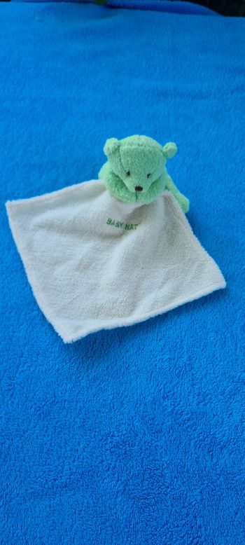 doudou Baby Nat  ourson vert doudou beige