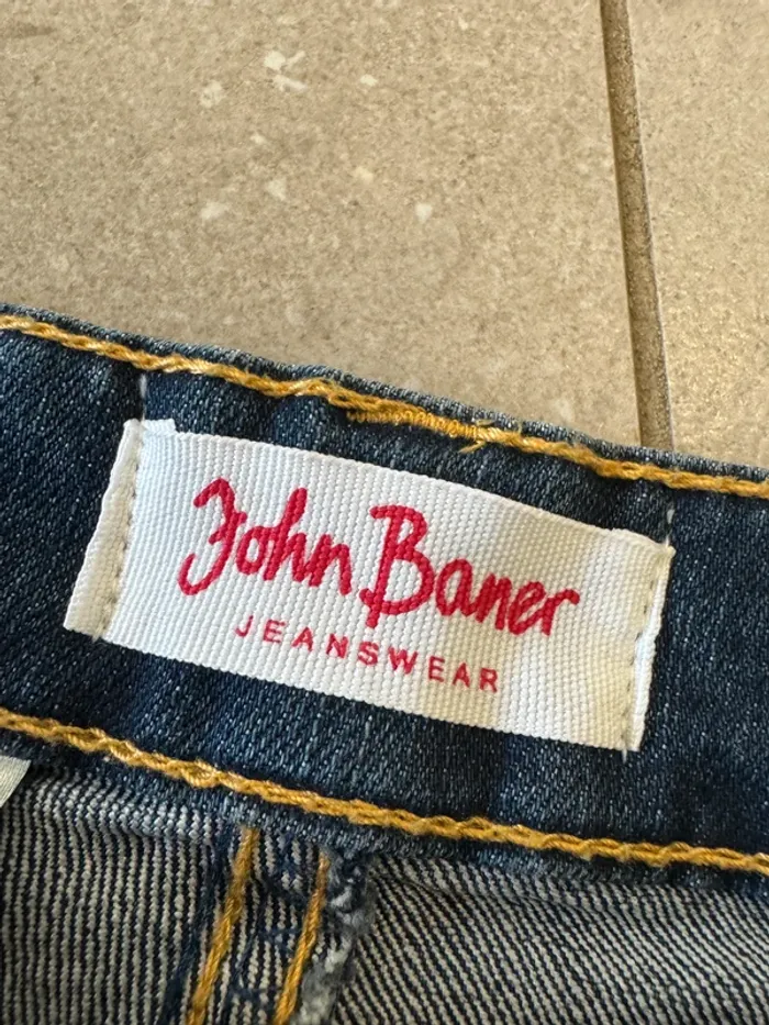 Jean John Baner, taille 40, très bon état 42*105cm - photo numéro 2