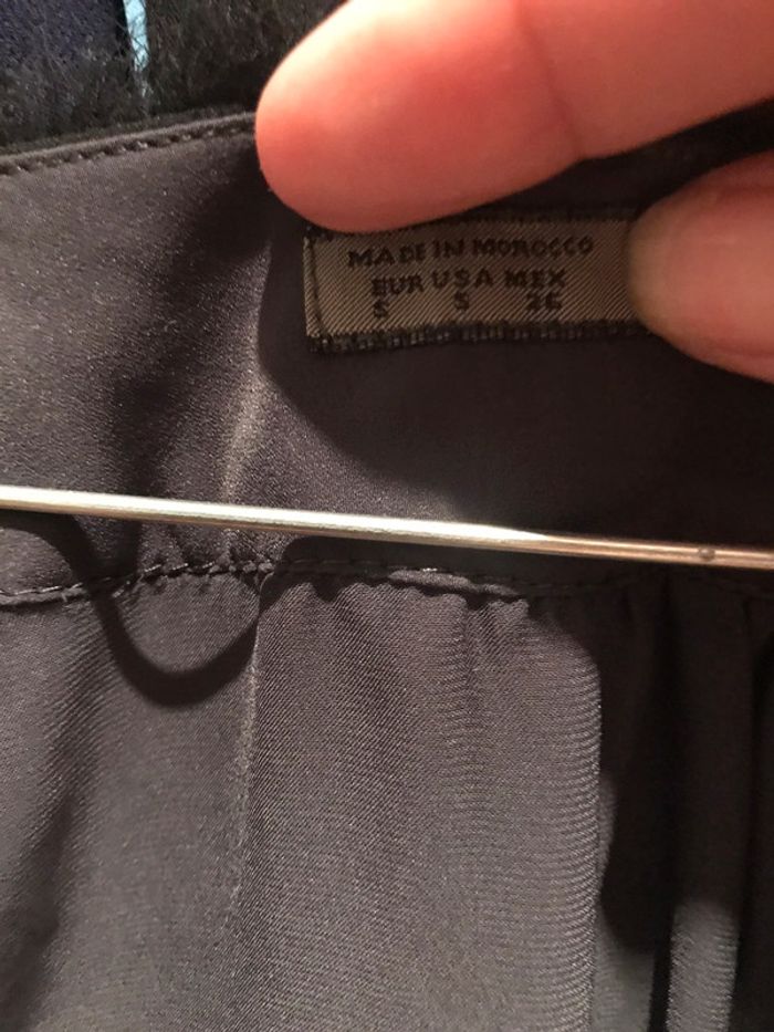 Superbe blouse décolleté v façon soie gris anthracite et noir très bon état - photo numéro 3