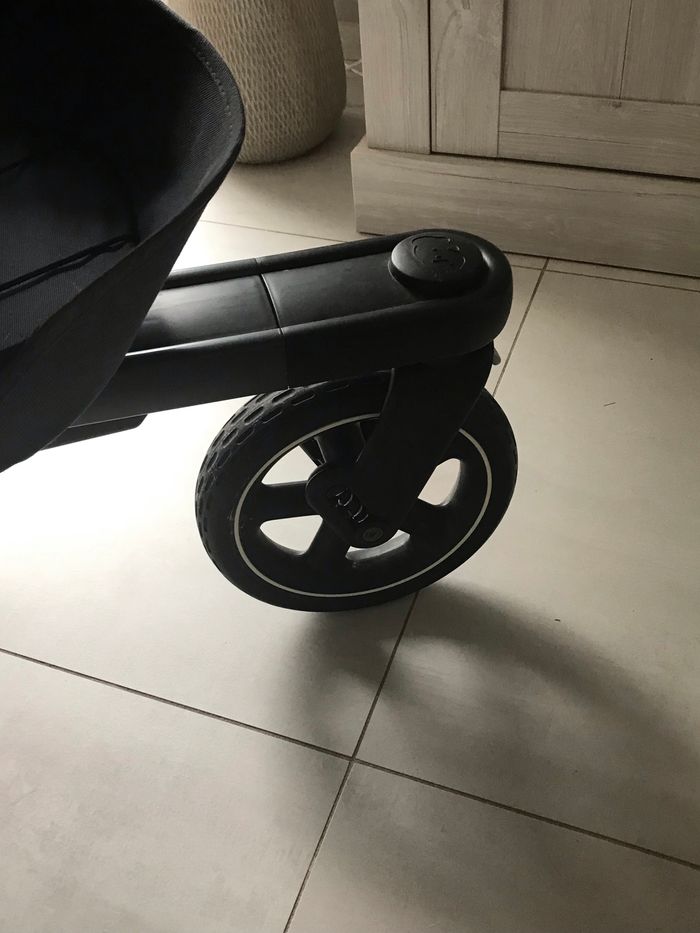 Ensemble poussette 3 roues - photo numéro 9