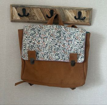 Cartable en simili cuir camel et Liberty