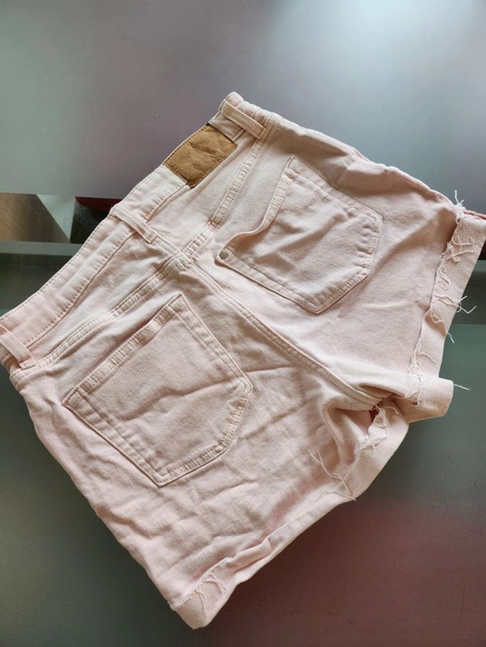 Joli Short en jean Rose pâle de marque H&M et de taille 38 - photo numéro 5