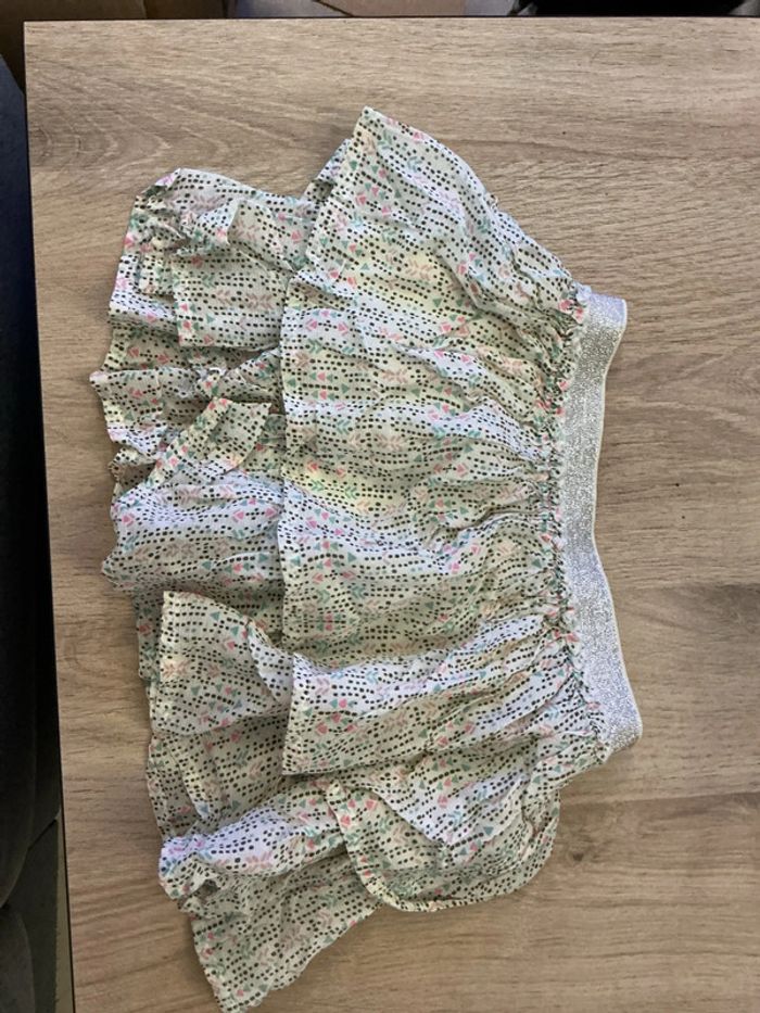 Jupe tape à l’œil