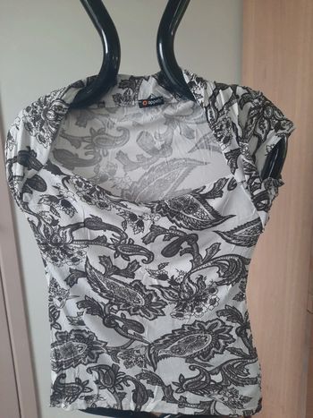 T-shirt blanc et marron appel's