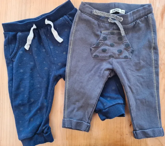 Lot de 2 pantalons de survêtements 12 mois