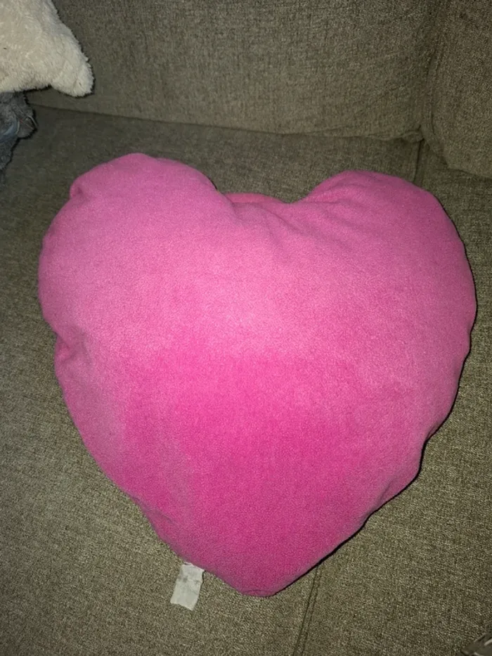 Coussin forme cœur princesse en peluche - photo numéro 2