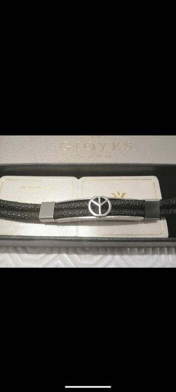 Beau bracelet Gioyes en simili cuir.