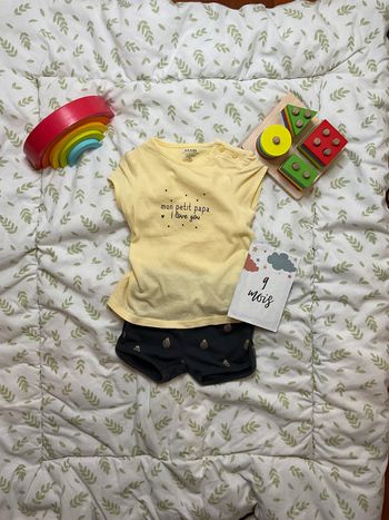 ensemble teeshirt jaune inscription devant kiabi et short gris motifs ananas orchestra 9 mois