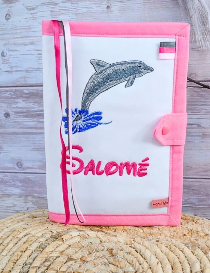 Protège carnet de santé personnalisé DAUPHIN - CHOIX DE COULEURS ET PRÉNOM PAR MESSAGE