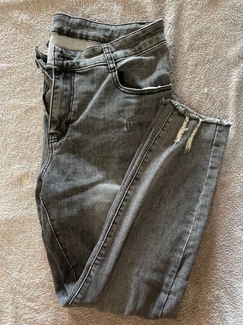 Jean femme gris/noir déchiré – Taille 46 / 3XL