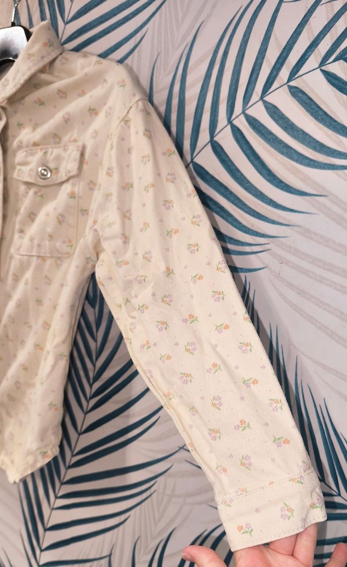 🌸 Veste en jean à fleurs - Kiabi - 12 ans 🌸 - photo numéro 5