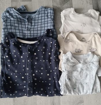 Lot bodys ,pyjama  3 mois