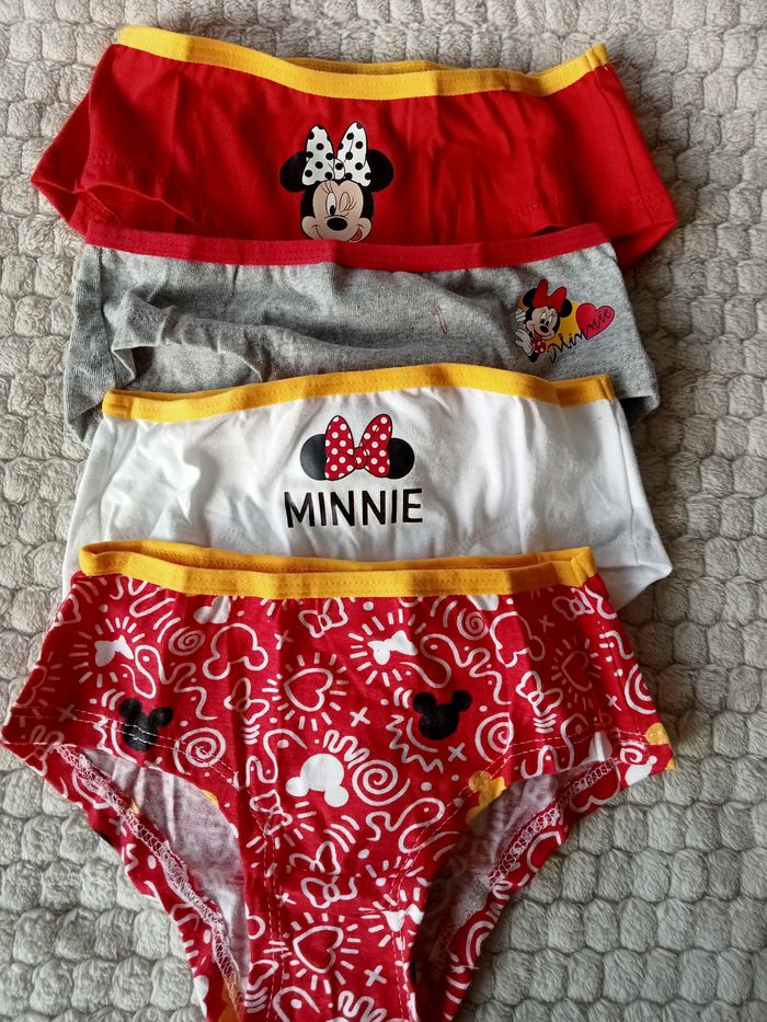 4 shorty Minnie 5/6 ans - photo numéro 2