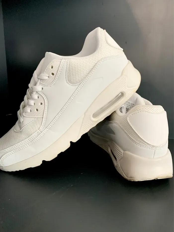👟 Baskets blanches – Taille 40,5– Comme neuves ! - photo numéro 2