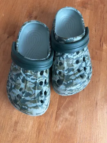 Effet ‘Crocs’ - Pointure 26