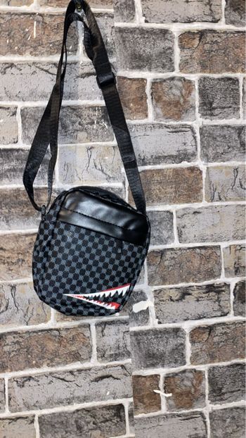 Sacoche bandoulière motif Requin