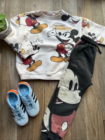 - Ensemble Zara   - 5 ans - Très bon état, tache sur le bas