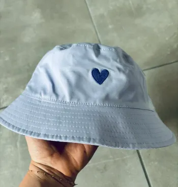 Magnifique chapeau bob lilas cœur réversible neuf