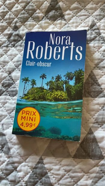 #clair Obscur Nora Roberts. )